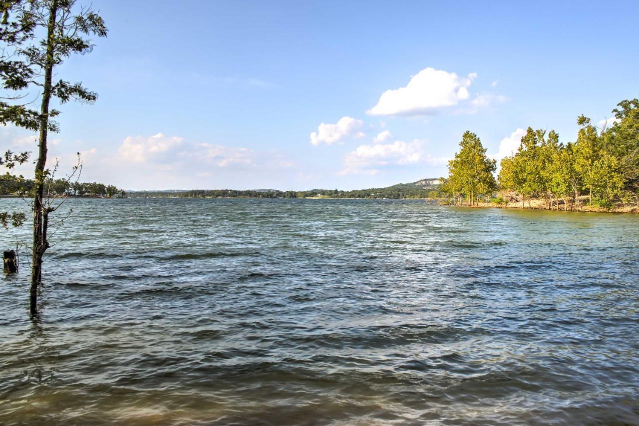 Lakefront Blue Eye Cottage With Hot Tub And Fire Pit! Exterior photo